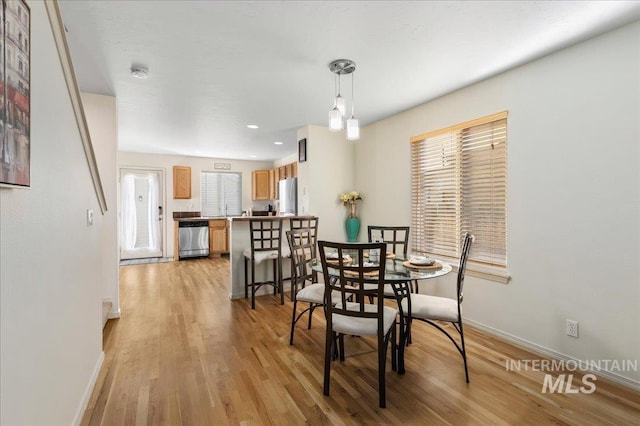 dining area featuring recessed lighting, baseboards, and light wood-style floors
