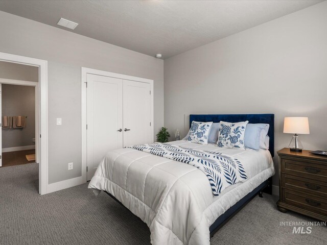 bedroom with carpet flooring, baseboards, and a closet