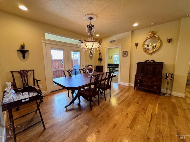 dining room featuring recessed lighting, visible vents, light wood finished floors, and a chandelier