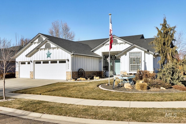 view of front of home featuring a garage and a front lawn