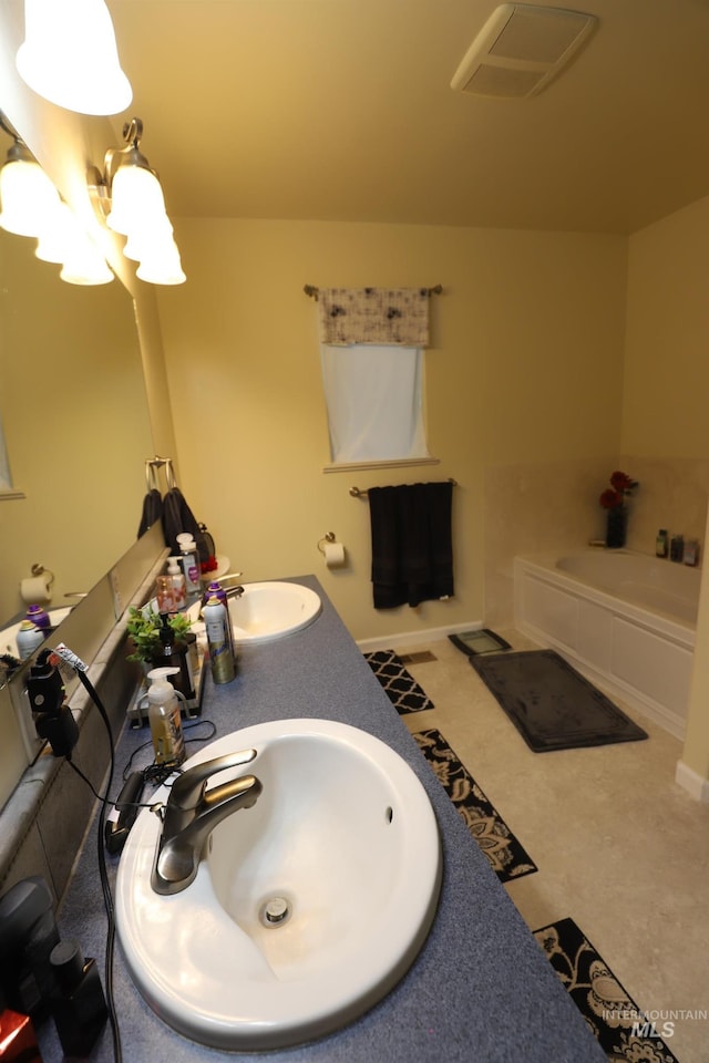 810 Pine St, Filer, ID 83328 - full bath featuring a sink and a garden tub
