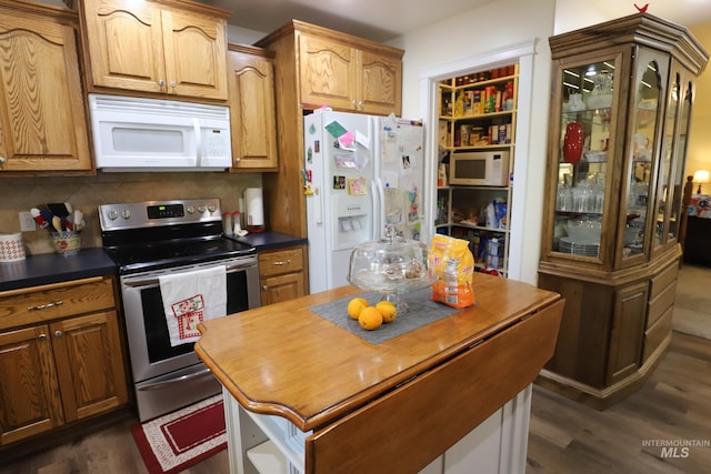 810 Pine St, Filer, ID 83328 - kitchen featuring white appliances, dark wood-type flooring, a center island, and backsplash