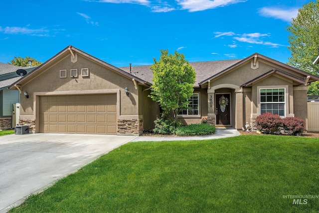 3401 S Murlo Way, Meridian, ID 83642 - single story home featuring stucco siding, a front lawn, an attached garage, and driveway