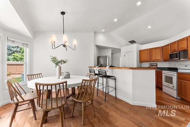 1545 N Ellington Way, Eagle, ID 83616 - dining space featuring vaulted ceiling, light wood-style floors, baseboards, a chandelier, and recessed lighting