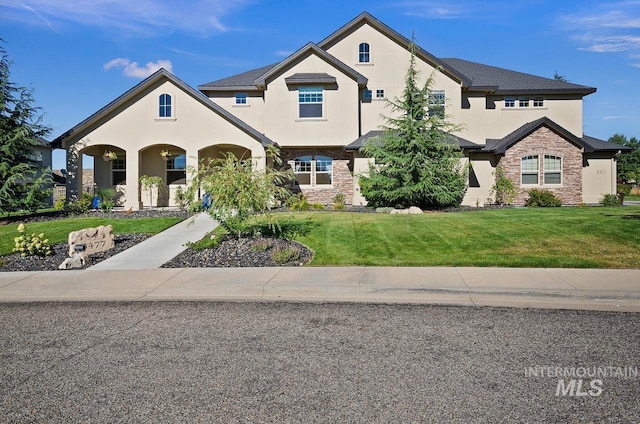 view of front facade with a front lawn