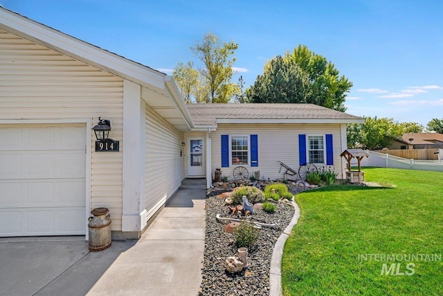 914 Aspenwood Ln, Twin Falls, ID 83301 - entrance to property featuring a garage and a shingled roof