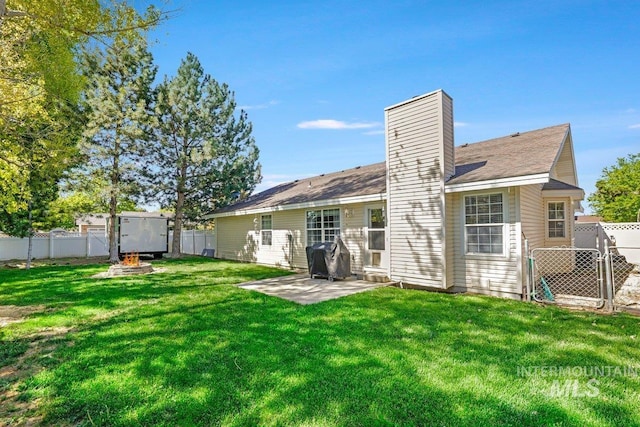914 Aspenwood Ln, Twin Falls, ID 83301 - rear view of house with a chimney and a patio