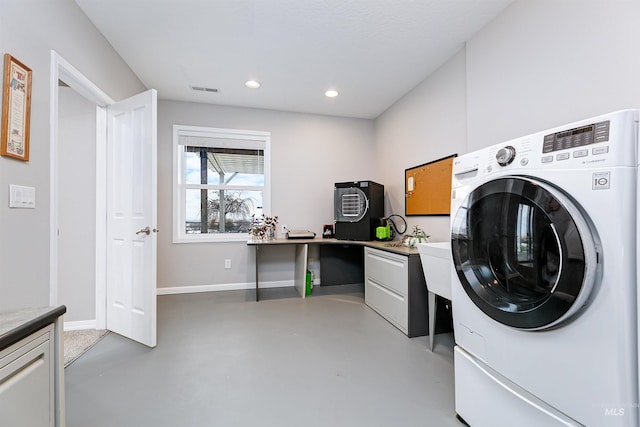 laundry area featuring washer / dryer