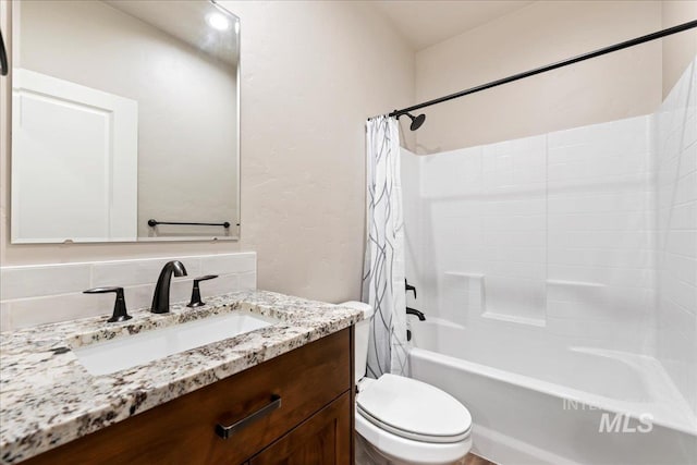 bathroom with toilet, vanity, and shower / bath combo