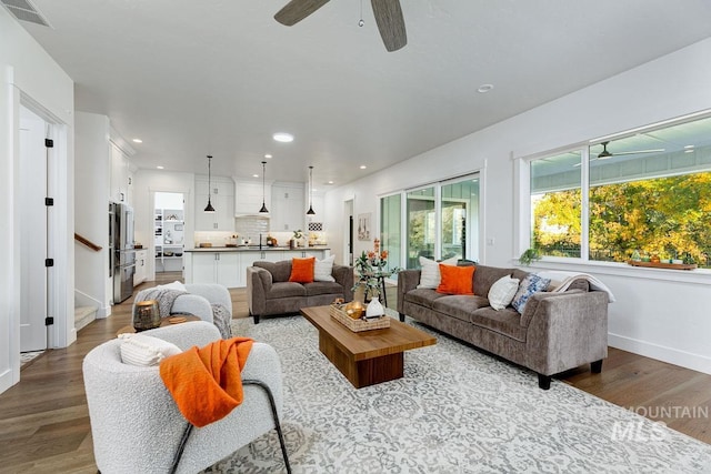 living area featuring visible vents, wood finished floors, recessed lighting, baseboards, and ceiling fan