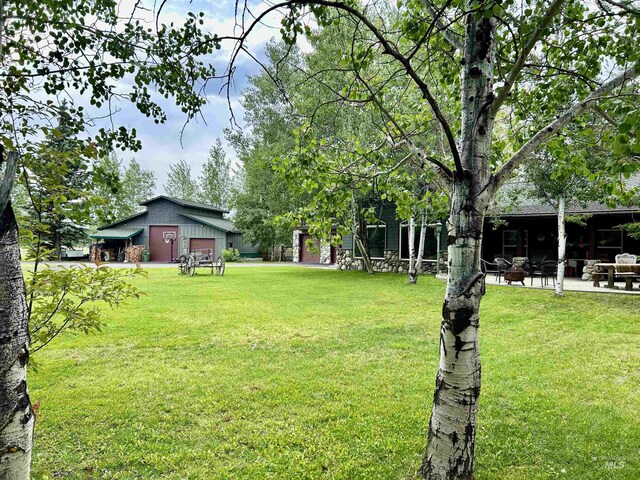 view of yard with a patio