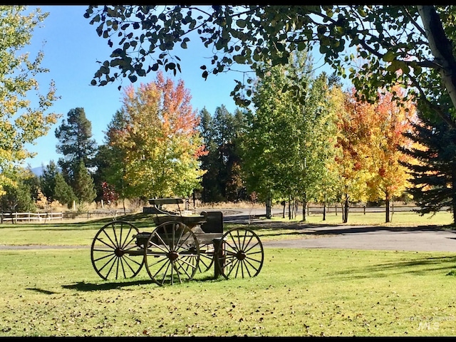 view of home's community featuring a yard