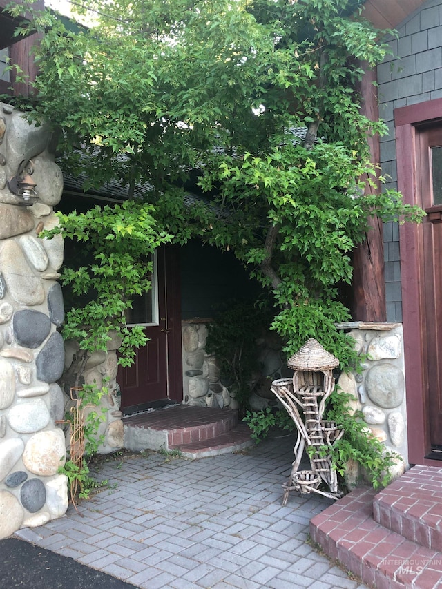 entrance to property featuring a patio