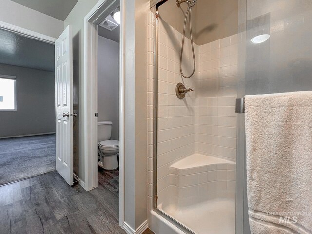 811 Pronghorn Dr, Twin Falls, ID 83301 - bathroom with a shower stall, wood finished floors, and toilet