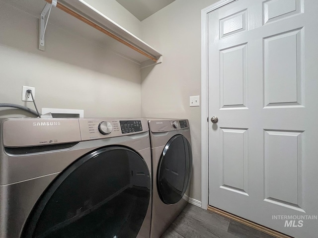 811 Pronghorn Dr, Twin Falls, ID 83301 - laundry room with independent washer and dryer, wood finished floors, and baseboards