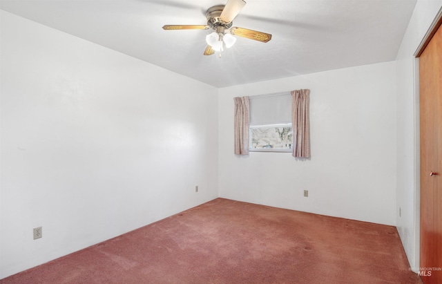 carpeted empty room featuring a ceiling fan