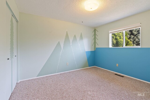 2045 11th Ave, Clarkston, WA 99403 - carpeted empty room with a textured ceiling and baseboards