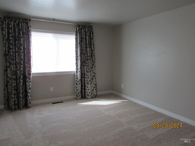 view of carpeted spare room