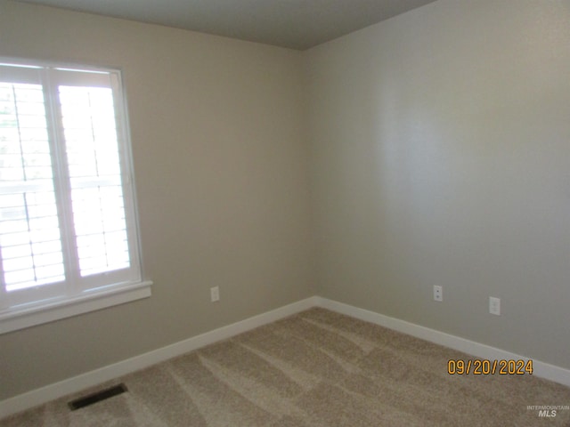 empty room featuring carpet