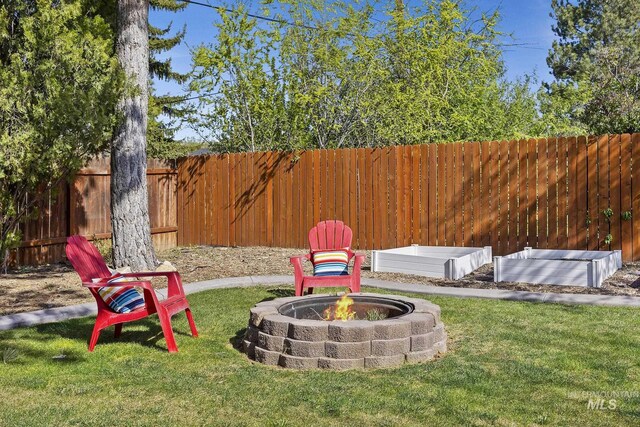 827 Alturas Dr N, Twin Falls, ID 83301 - view of yard with a fenced backyard and an outdoor fire pit