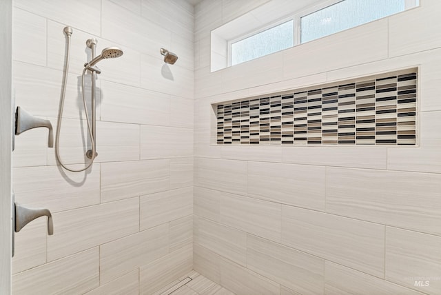 bathroom featuring tiled shower