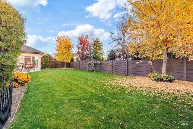 view of yard with a patio area