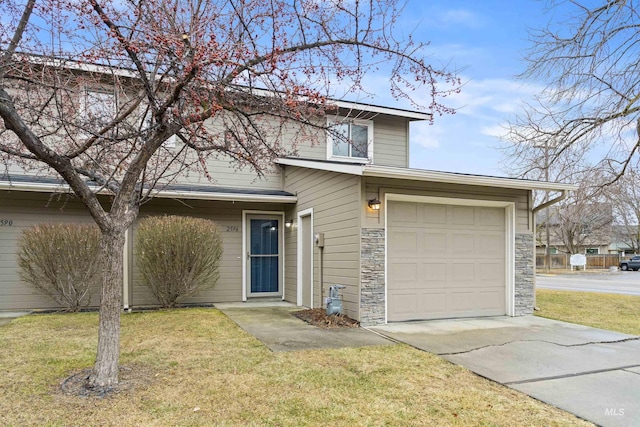 view of front of property featuring a garage and a front yard