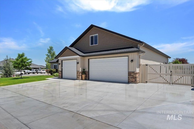 view of front facade featuring a garage