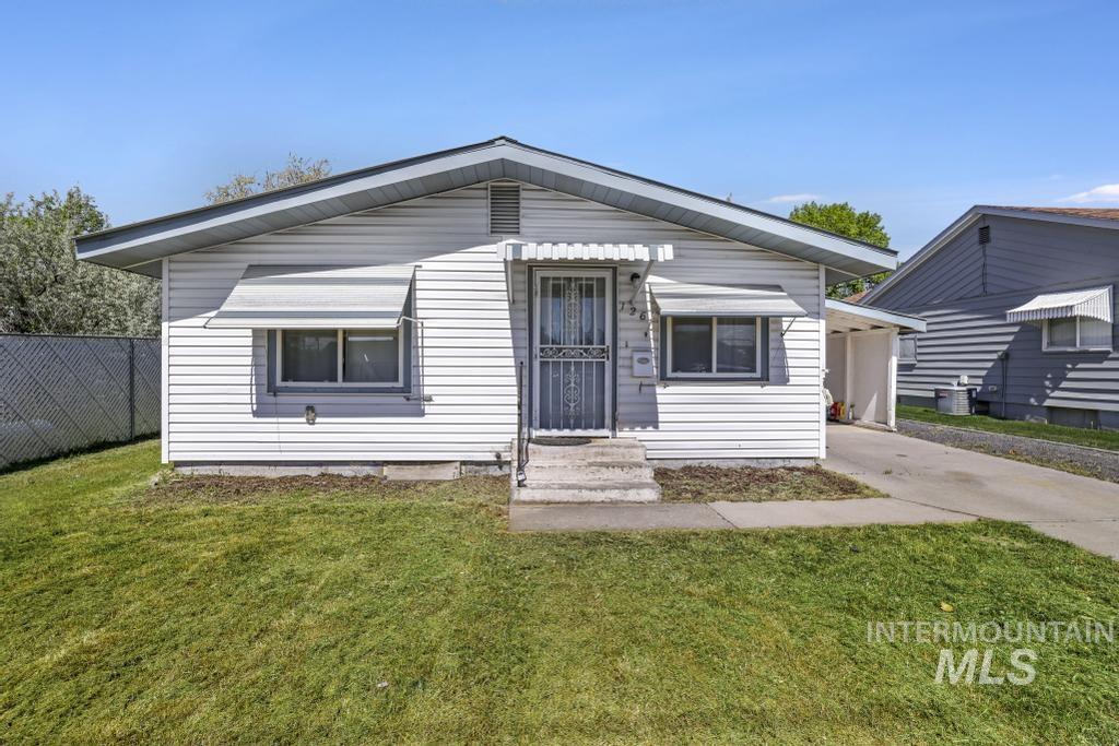 view of front of house with concrete driveway and a carport