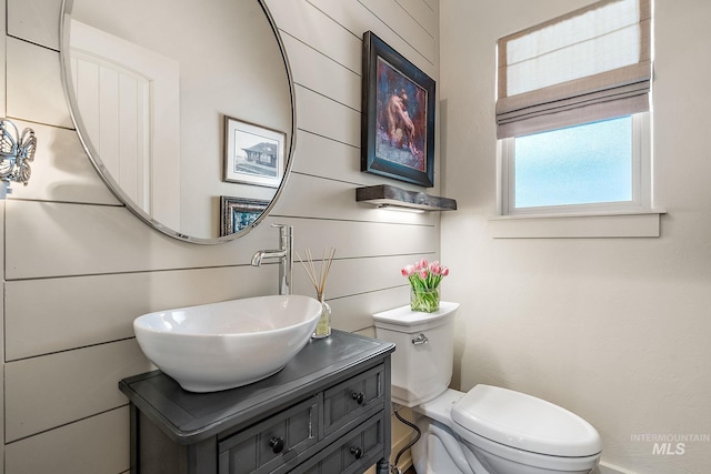 998 E Shadow Creek Ln, Eagle, ID 83616 - bathroom with toilet and vanity