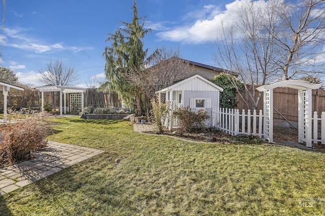 view of yard with a pergola