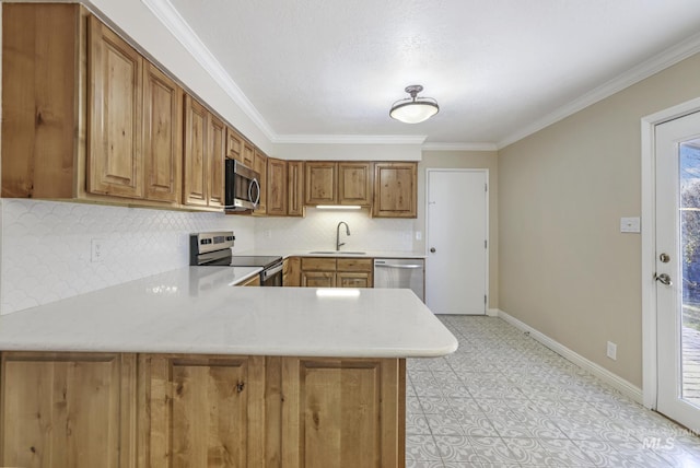 kitchen featuring backsplash, crown molding, sink, kitchen peninsula, and stainless steel appliances