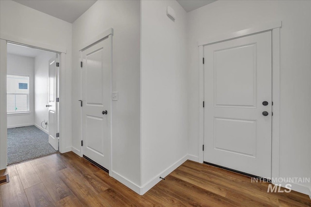 1275 Terra Ave, Twin Falls, ID 83301 - foyer featuring dark wood-style floors and baseboards