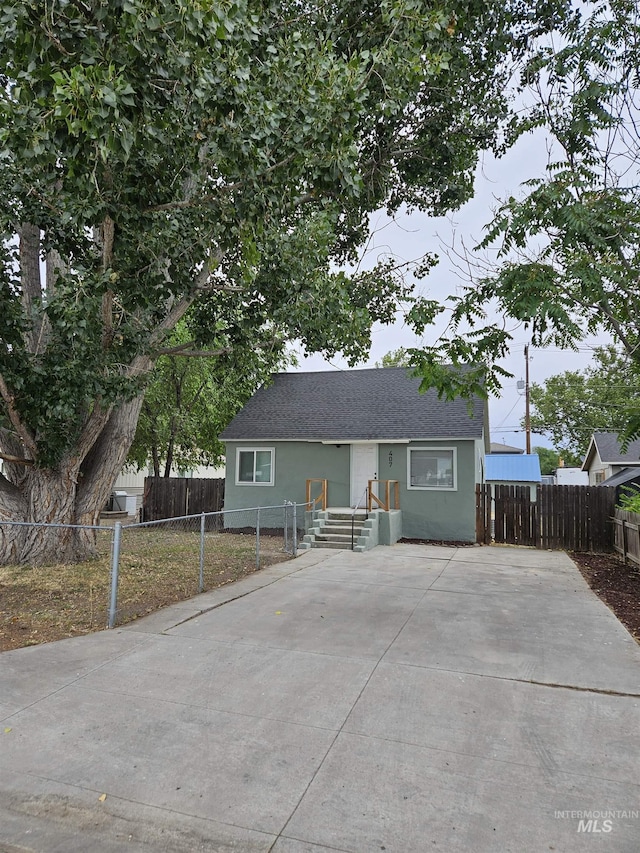 407 E Freeport St, Caldwell, ID 83605 - view of front of house with stucco siding, roof with shingles, and concrete driveway