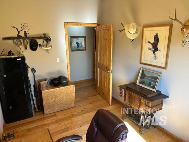 1621 Doumecq Rd, Cottonwood, ID 83522 - sitting room with light wood-type flooring