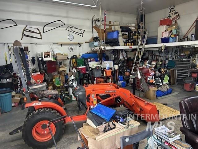 1621 Doumecq Rd, Cottonwood, ID 83522 - garage with a workshop area