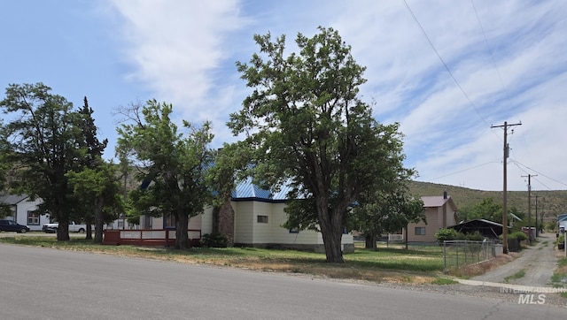 495 1st St E, Huntington, OR 97907 - view of property hidden behind natural elements