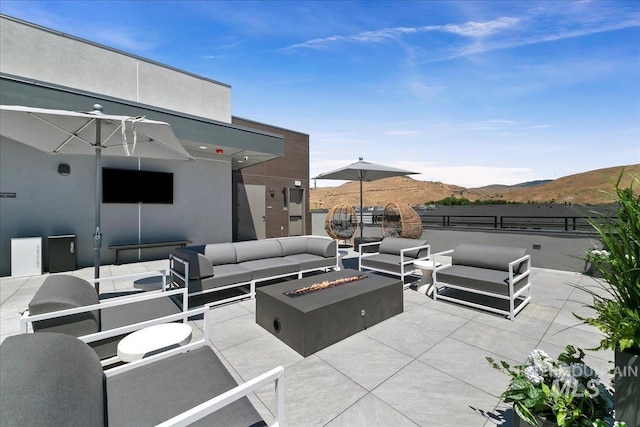 view of patio featuring an outdoor living space with a fire pit