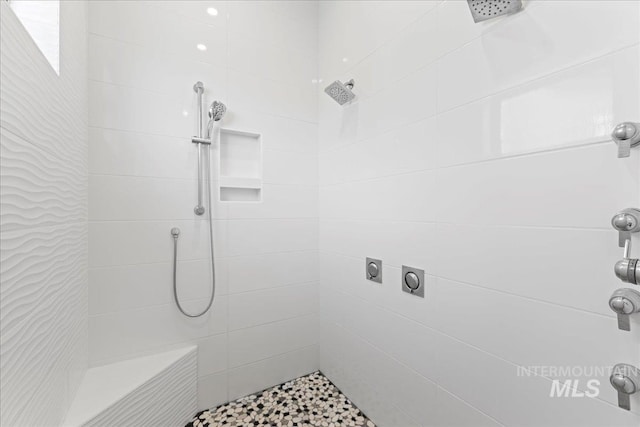 3492 E Heartleaf Dr, Boise, ID 83716 - bathroom featuring a tile shower