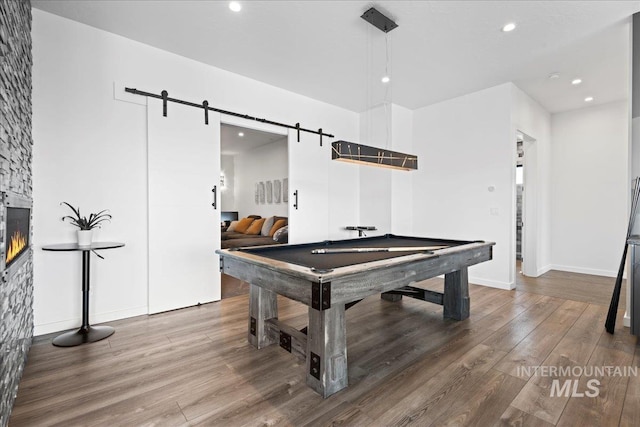 3492 E Heartleaf Dr, Boise, ID 83716 - rec room featuring wood finished floors, recessed lighting, a barn door, pool table, and baseboards