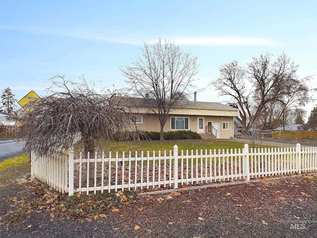 view of front of property with a front lawn