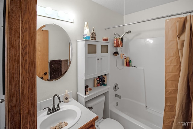 full bath featuring toilet, vanity, and shower / bath combo