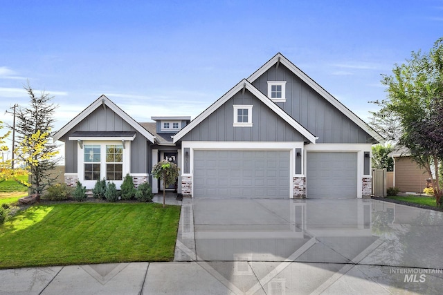 craftsman inspired home featuring board and batten siding, driveway, and a front lawn