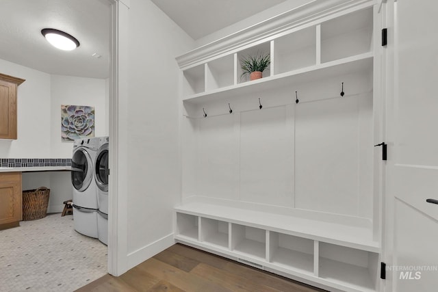20138 Carbondale Ave, Caldwell, ID 83605 - mudroom featuring independent washer and dryer, built in study area, light wood-style flooring, and baseboards