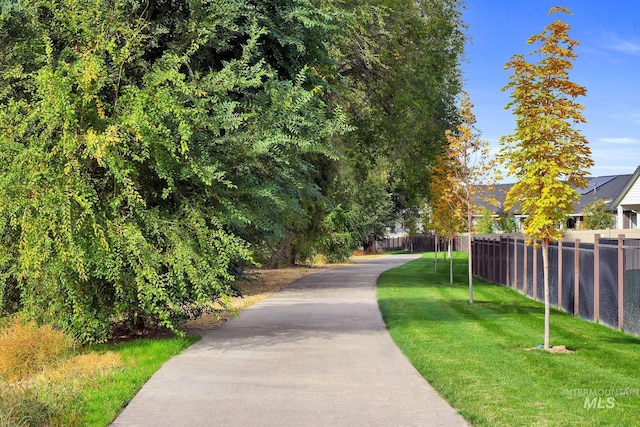 20138 Carbondale Ave, Caldwell, ID 83605 - surrounding community featuring fence and a lawn