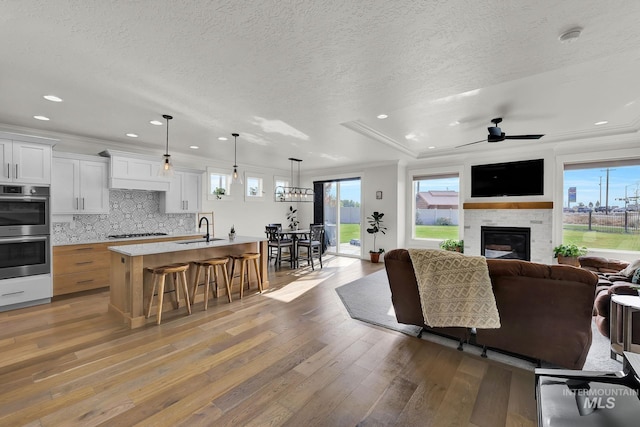 20138 Carbondale Ave, Caldwell, ID 83605 - living area with light wood-style floors, plenty of natural light, and crown molding