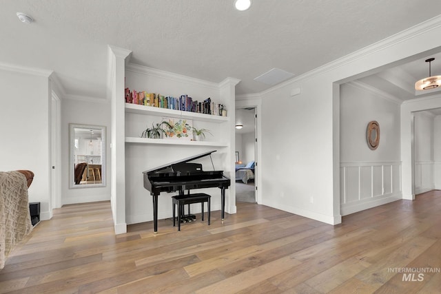 20138 Carbondale Ave, Caldwell, ID 83605 - living area featuring light wood finished floors, a textured ceiling, and crown molding