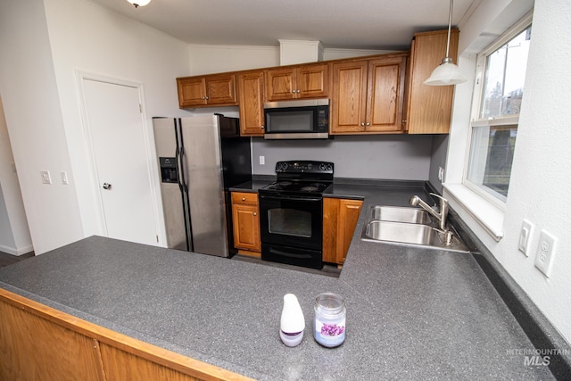 kitchen featuring hanging light fixtures, sink, kitchen peninsula, stainless steel appliances, and lofted ceiling