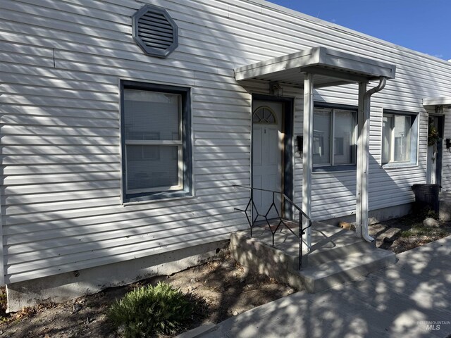 view of property entrance