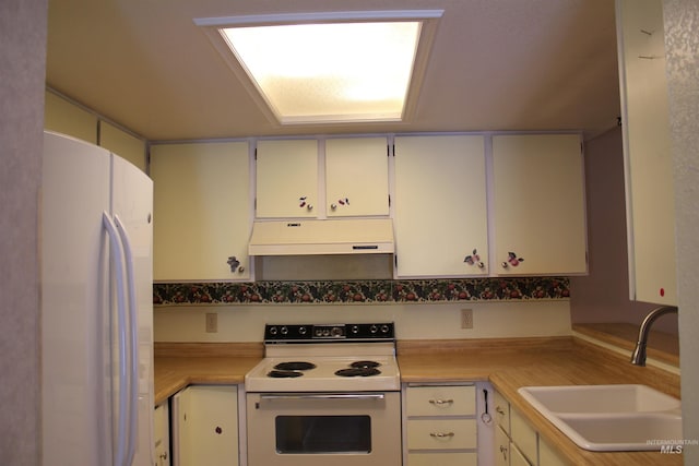 6244 Coach Royale Ln, Boise, ID 83704 - kitchen featuring white appliances, under cabinet range hood, a sink, and light countertops